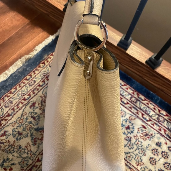 🔥SOLD 🔥 LV Capucine pebbled leather hand bag - Picture 13 of 16